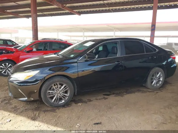4T1BF1FK0GU254005 2016 TOYOTA CAMRY - Image 2