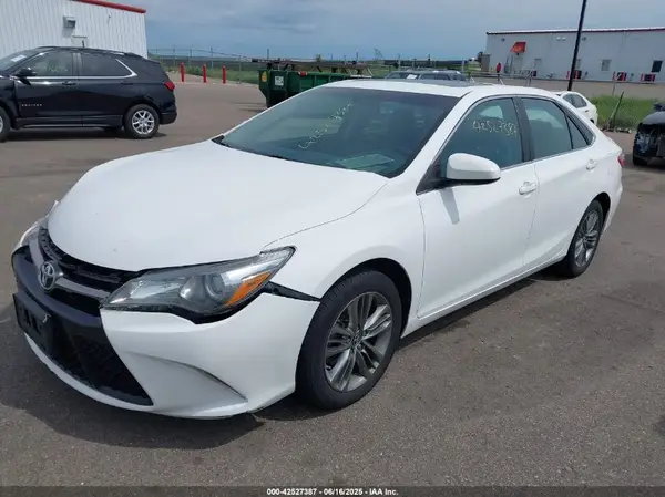4T1BF1FK0GU255865 2016 TOYOTA CAMRY - Image 2
