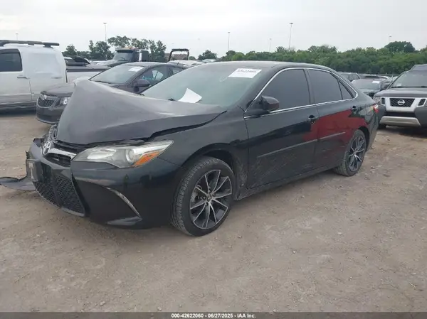 4T1BF1FK0GU256028 2016 TOYOTA CAMRY - Image 2