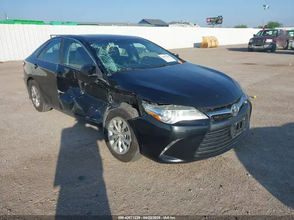 4T1BF1FK0GU257793 2016 TOYOTA CAMRY - Image 1