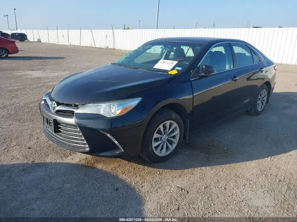 4T1BF1FK0GU257793 2016 TOYOTA CAMRY - Image 2