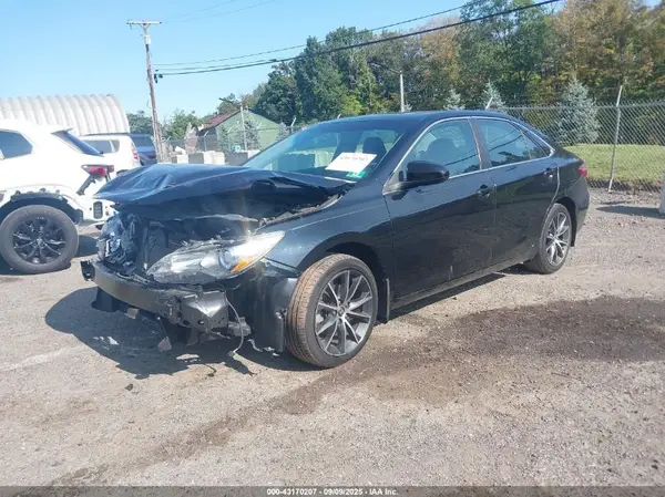 4T1BF1FK0GU261083 2016 TOYOTA CAMRY - Image 2