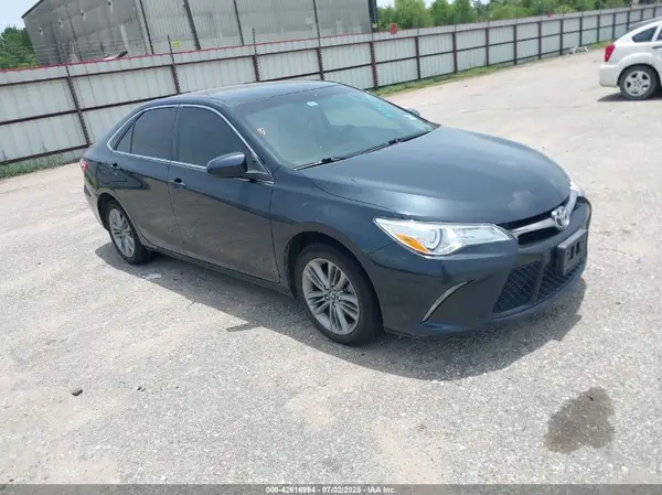4T1BF1FK0GU261536 2016 TOYOTA CAMRY - Image 1