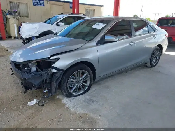 4T1BF1FK0GU263240 2016 TOYOTA CAMRY - Image 2