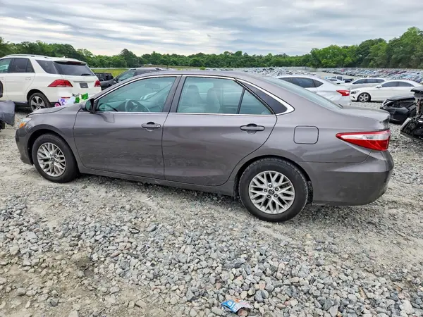 4T1BF1FK0GU264369 2016 TOYOTA CAMRY - Image 2
