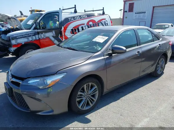 4T1BF1FK0GU266493 2016 TOYOTA CAMRY - Image 2