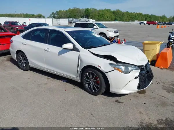 4T1BF1FK0GU501197 2016 TOYOTA CAMRY - Image 1