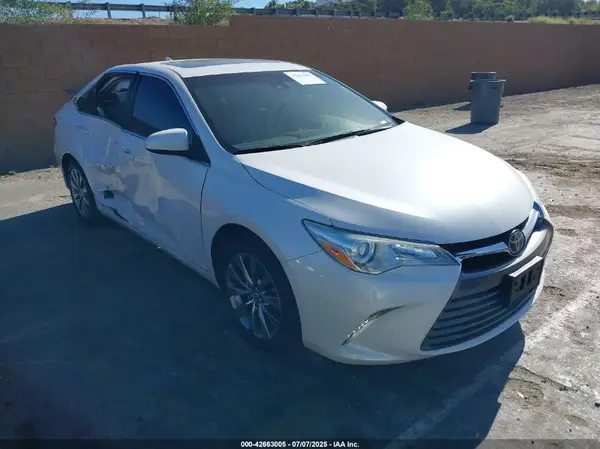 4T1BF1FK0GU501717 2016 TOYOTA CAMRY - Image 1