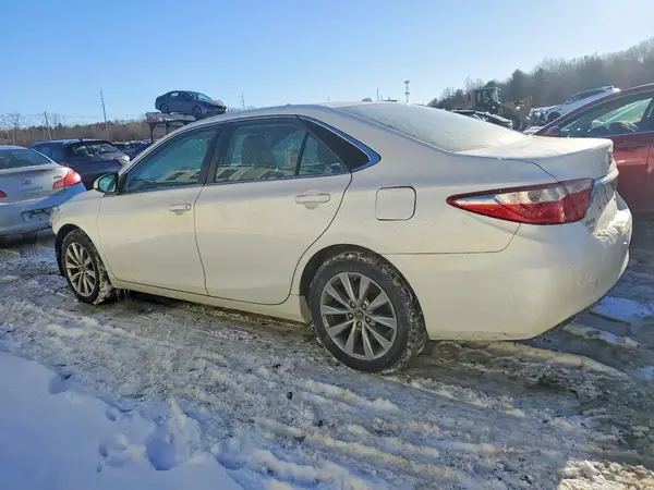 4T1BF1FK0GU502110 2016 TOYOTA CAMRY - Image 2