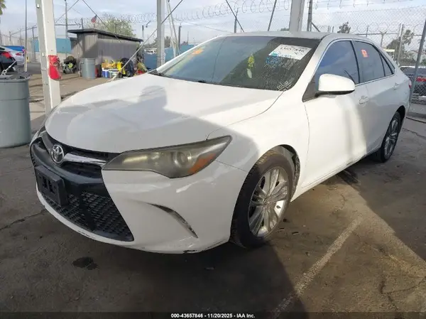 4T1BF1FK0GU502656 2016 TOYOTA CAMRY - Image 2