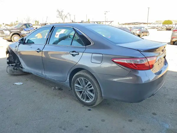 4T1BF1FK0GU504990 2016 TOYOTA CAMRY - Image 2