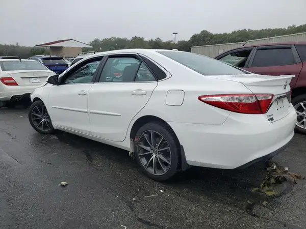 4T1BF1FK0GU512975 2016 TOYOTA CAMRY - Image 2