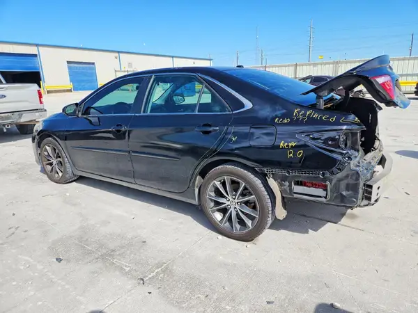 4T1BF1FK0GU516136 2016 TOYOTA CAMRY - Image 2