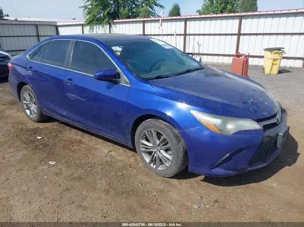 4T1BF1FK0GU517125 2016 TOYOTA CAMRY - Image 1