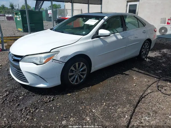 4T1BF1FK0GU522597 2016 TOYOTA CAMRY - Image 2