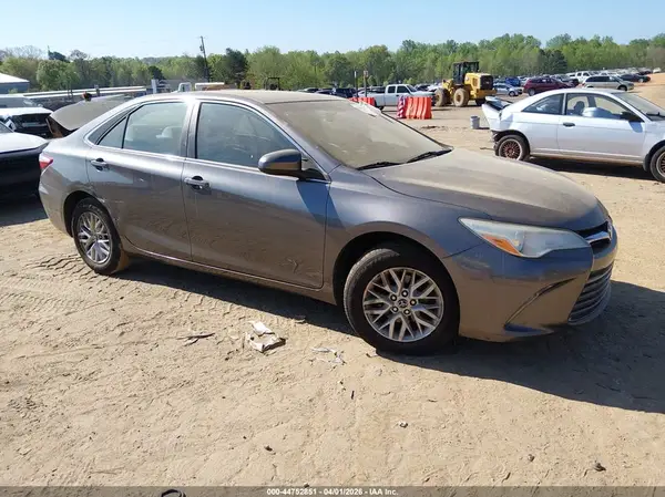 4T1BF1FK0GU523958 2016 TOYOTA CAMRY - Image 1