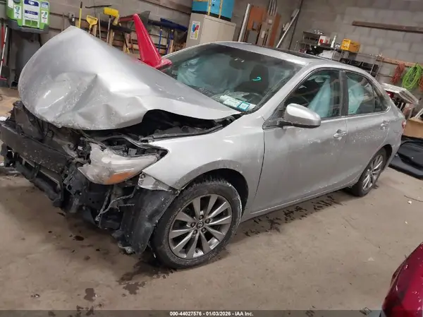 4T1BF1FK0GU526911 2016 TOYOTA CAMRY - Image 2