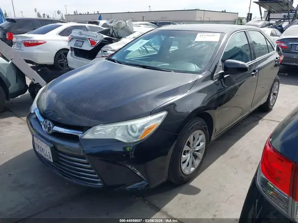 4T1BF1FK0GU528951 2016 TOYOTA CAMRY - Image 2