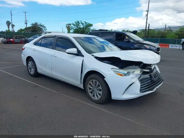 4T1BF1FK0GU532367 2016 TOYOTA CAMRY - Image 1
