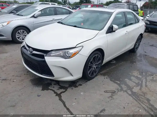 4T1BF1FK0GU533602 2016 TOYOTA CAMRY - Image 2