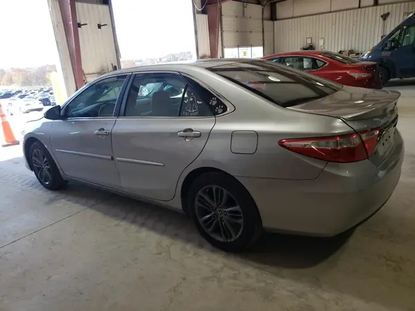 4T1BF1FK0GU535981 2016 TOYOTA CAMRY - Image 2