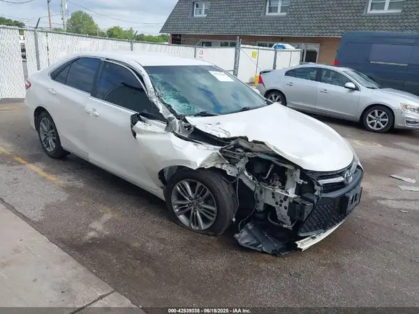 4T1BF1FK0GU536029 2016 TOYOTA CAMRY - Image 1