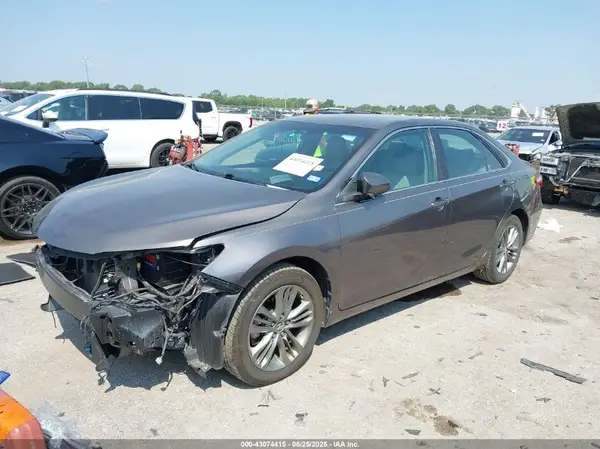 4T1BF1FK0GU544695 2016 TOYOTA CAMRY - Image 2