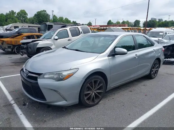 4T1BF1FK0GU549315 2016 TOYOTA CAMRY - Image 2