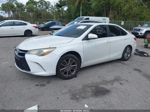 4T1BF1FK0GU549492 2016 TOYOTA CAMRY - Image 2
