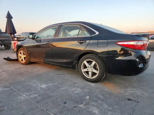 4T1BF1FK0GU550318 2016 TOYOTA CAMRY - Image 2