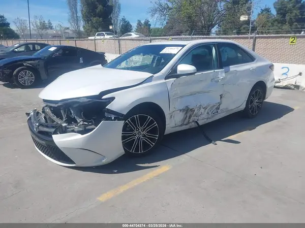 4T1BF1FK0GU550481 2016 TOYOTA CAMRY - Image 2