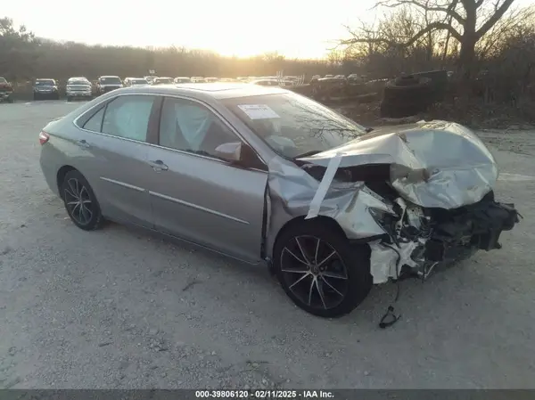 4T1BF1FK0GU551128 2016 TOYOTA CAMRY - Image 1