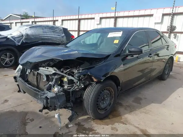 4T1BF1FK0GU555891 2016 TOYOTA CAMRY - Image 2