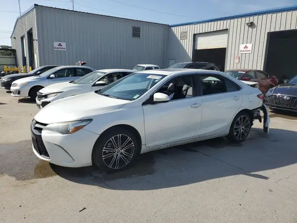 4T1BF1FK0GU557026 2016 TOYOTA CAMRY - Image 1