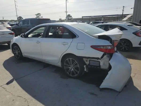 4T1BF1FK0GU557026 2016 TOYOTA CAMRY - Image 2