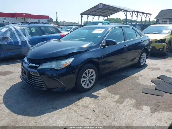 4T1BF1FK0GU557138 2016 TOYOTA CAMRY - Image 2
