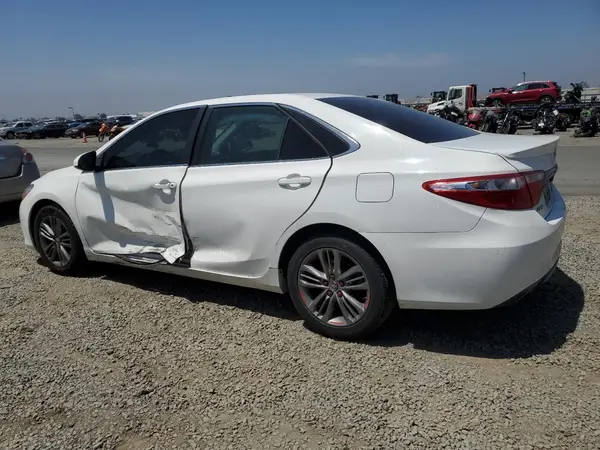 4T1BF1FK0GU557463 2016 TOYOTA CAMRY - Image 2