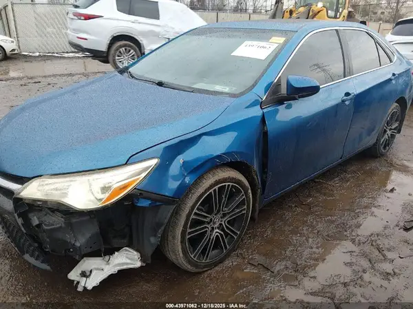 4T1BF1FK0GU559178 2016 TOYOTA CAMRY - Image 2