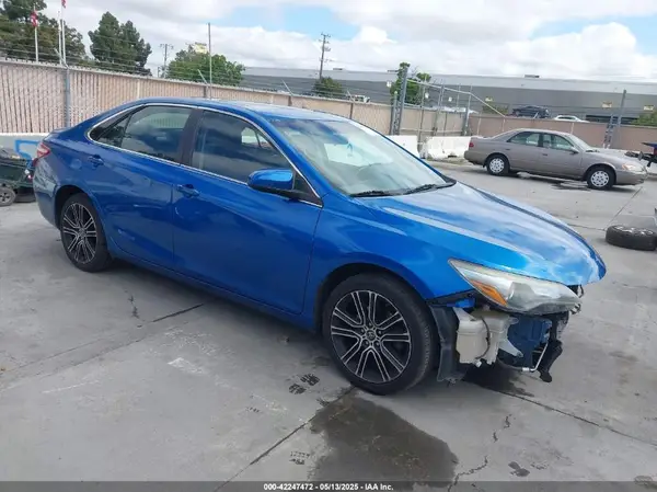 4T1BF1FK0GU560539 2016 TOYOTA CAMRY - Image 1