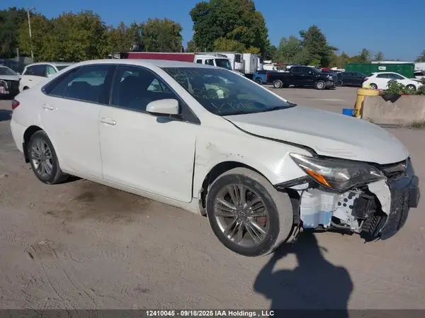 4T1BF1FK0GU560640 2016 TOYOTA CAMRY - Image 1