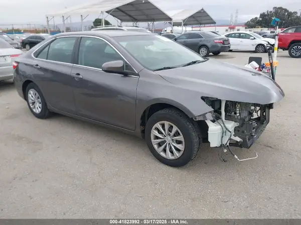 4T1BF1FK0GU570293 2016 TOYOTA CAMRY - Image 1