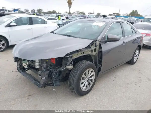 4T1BF1FK0GU570293 2016 TOYOTA CAMRY - Image 2