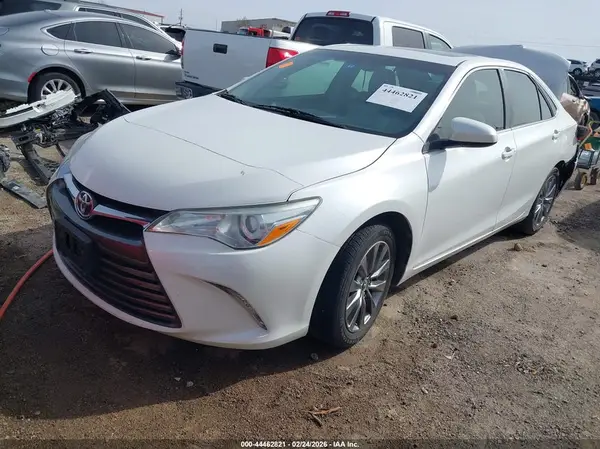 4T1BF1FK0GU570567 2016 TOYOTA CAMRY - Image 2