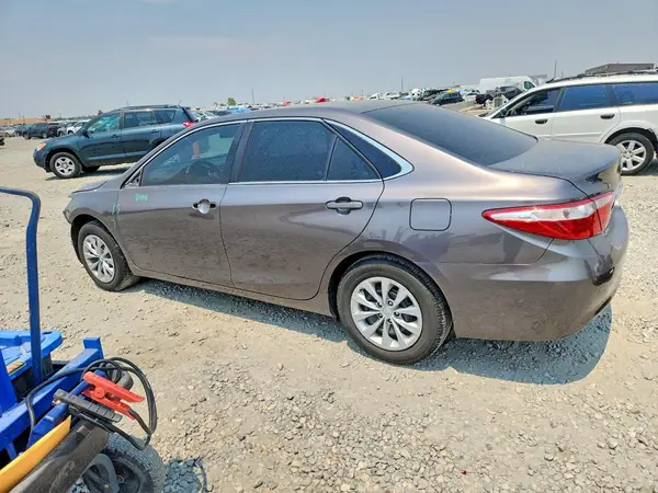 4T1BF1FK0GU571735 2016 TOYOTA CAMRY - Image 2