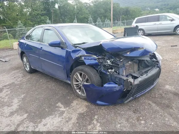 4T1BF1FK0GU573131 2016 TOYOTA CAMRY - Image 1