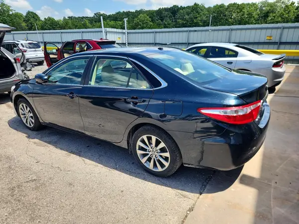 4T1BF1FK0GU576563 2016 TOYOTA CAMRY - Image 2