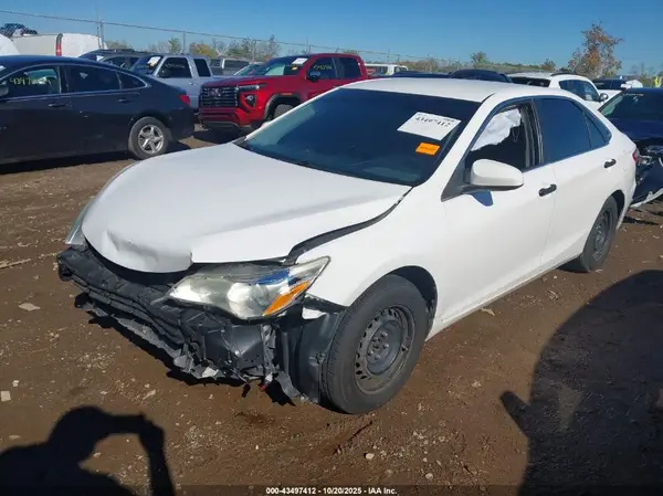 4T1BF1FK0GU577146 2016 TOYOTA CAMRY - Image 2