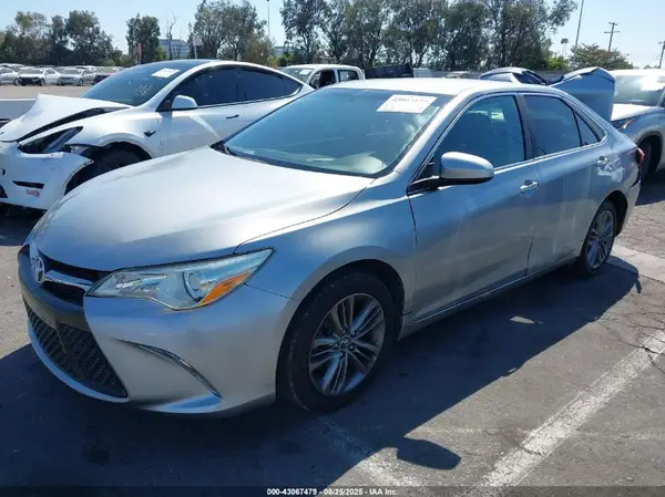 4T1BF1FK0GU578846 2016 TOYOTA CAMRY - Image 2