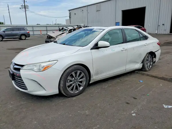 4T1BF1FK0GU579561 2016 TOYOTA CAMRY - Image 1