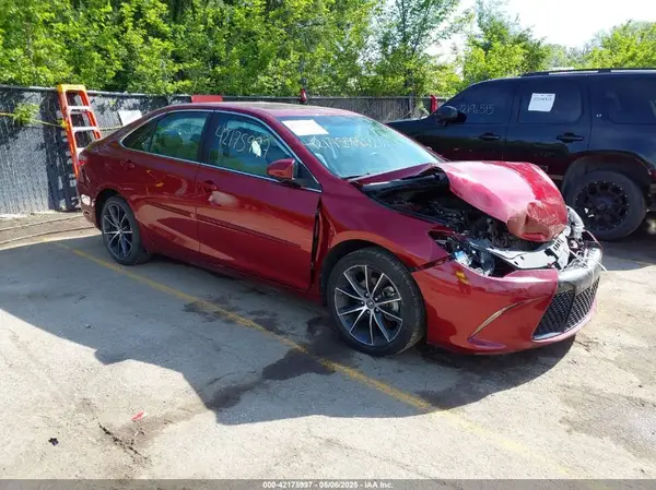 4T1BF1FK0GU581410 2016 TOYOTA CAMRY - Image 1